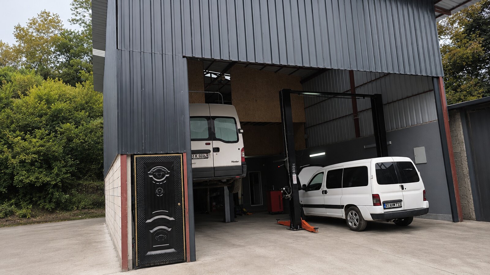 Demir Master Garaj servis binası